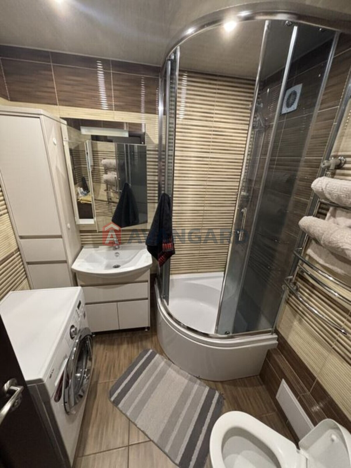 3 ��. ��������, 64/-/28 ��. �., 3/5 ������ ���� 4