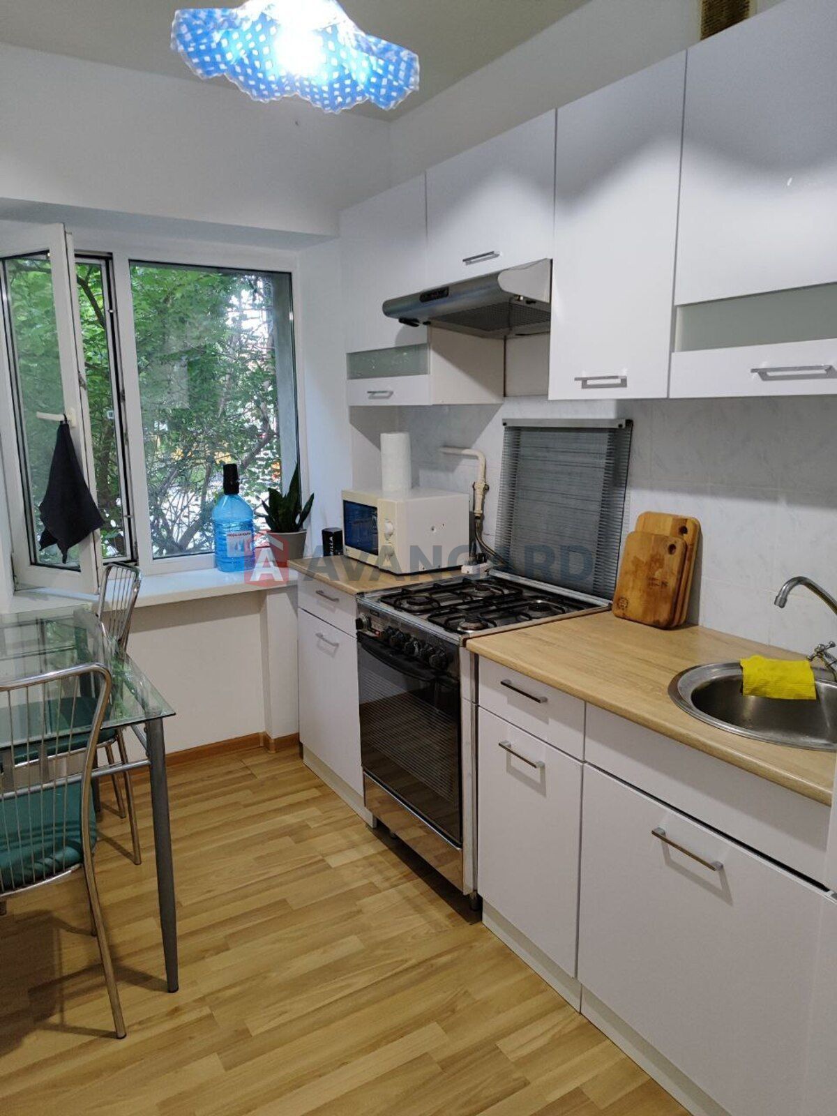 1 ��. ��������, 33/18/7 ��. �., 1/9 ������ ���� 1