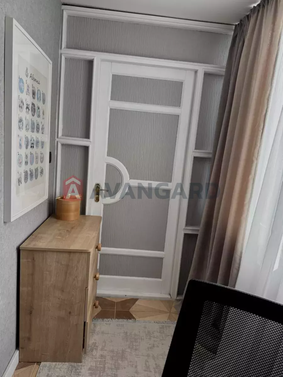 3 ��. ��������, 85/-/25 ��. �., 9/10 ������ ���� 12