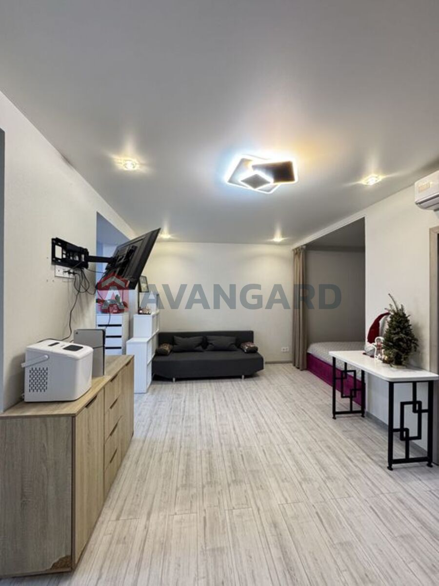 1 ��. ��������, 50/-/15 ��. �., 6/9 ������ ���� 10