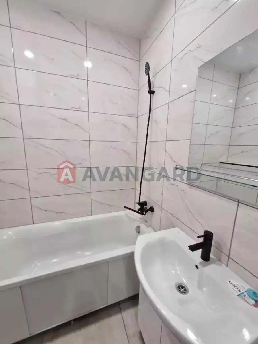 1 ��. ��������, 33/-/12 ��. �., 5/5 ������ ���� 12