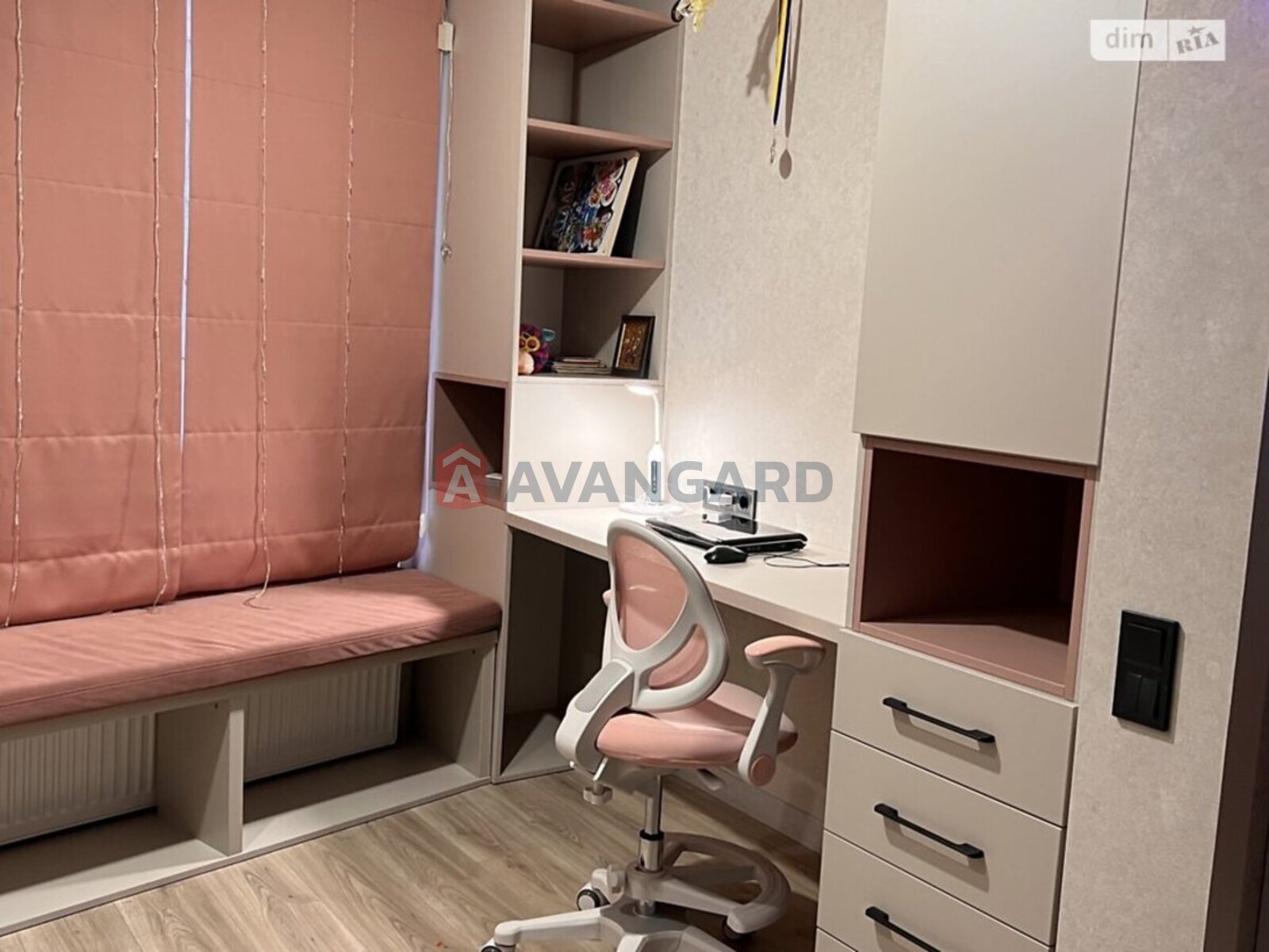 3 ��. ��������, 78/-/10 ��. �., 5/10 ������ ���� 14