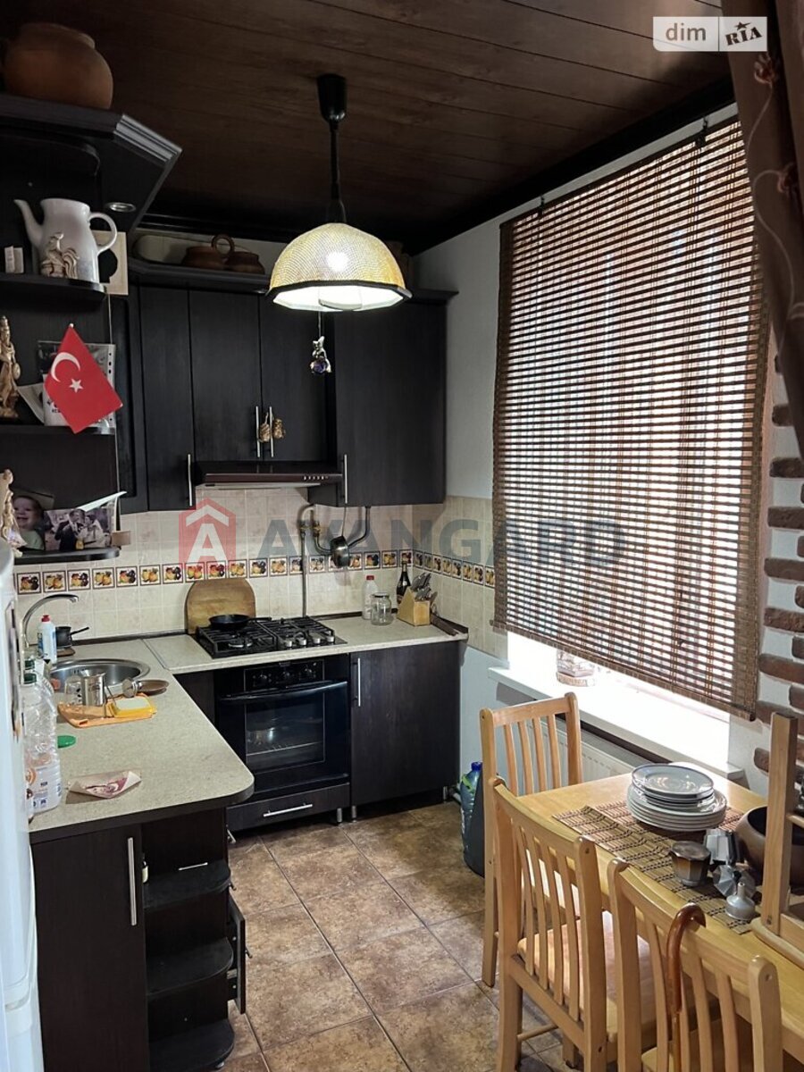 2 ��. ��������, 48/34/8 ��. �., 3/3 ������ ���� 9