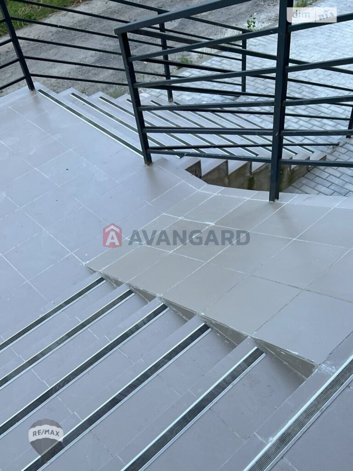 3 ��. ��������, 84/-/- ��. �., 10/10 ������ ���� 3