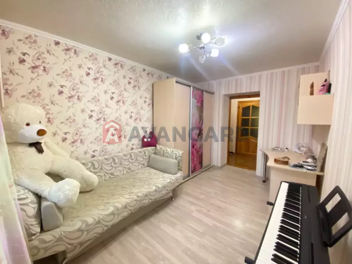 4 ��. ��������, 103/-/- ��. �., 4/9 ������ ���� 13