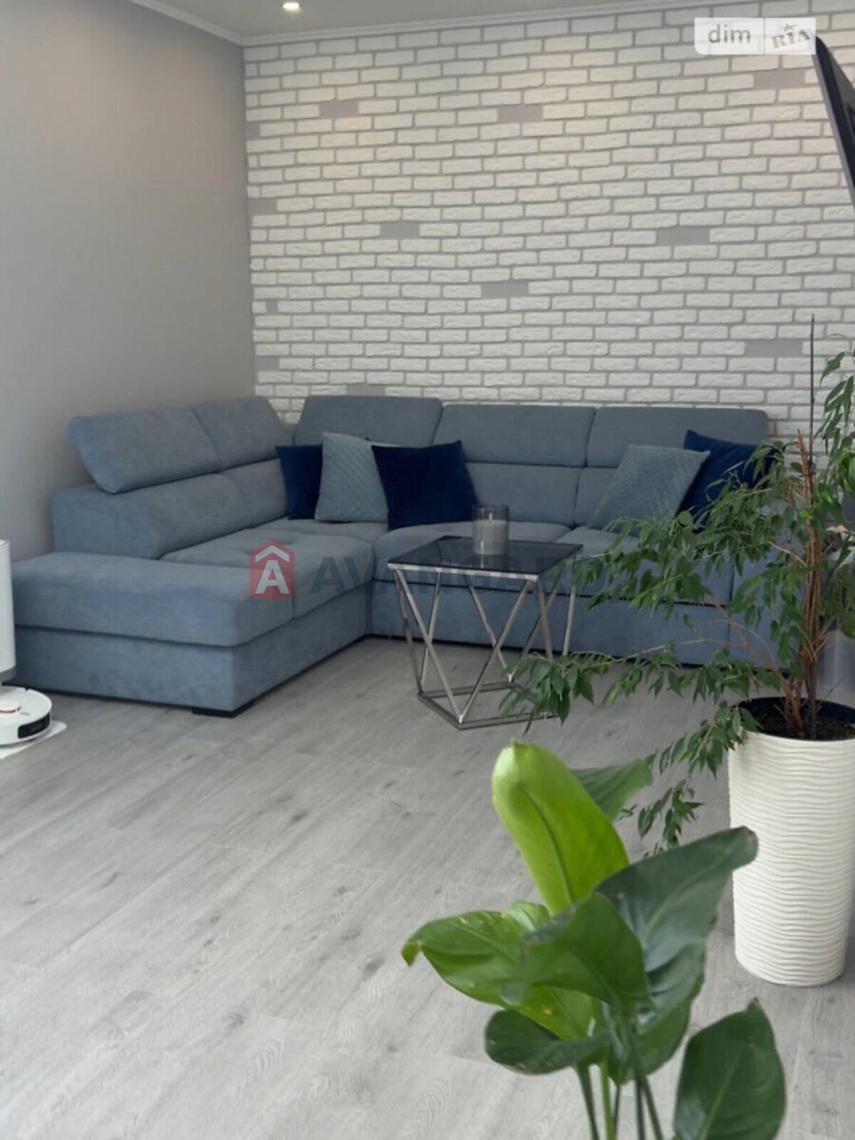 3 ��. ��������, 95/58/30 ��. �., 4/9 ������ ���� 8