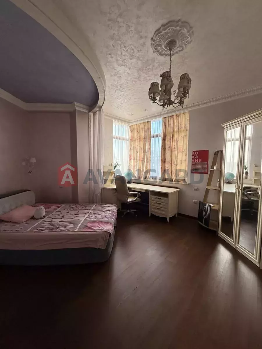 3 ��. ��������, 168/-/22 ��. �., 2/5 ������ ���� 8