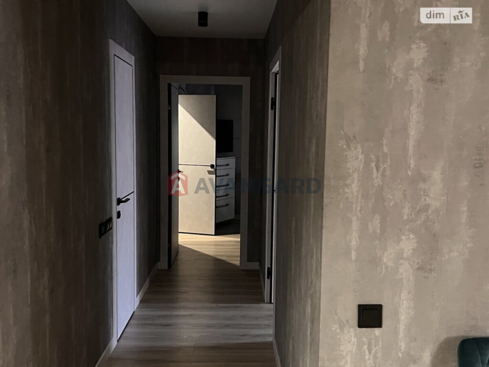 3 ��. ��������, 78/-/10 ��. �., 5/10 ������ ���� 9