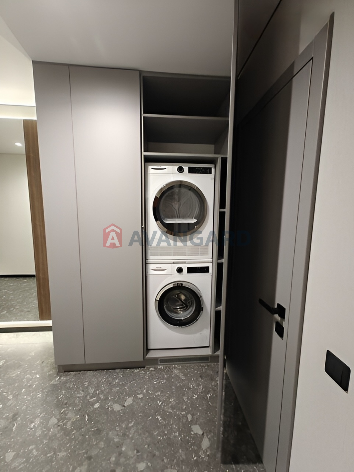 1 ��. ��������, 49/-/18 ��. �., 12/23 ������ ���� 3