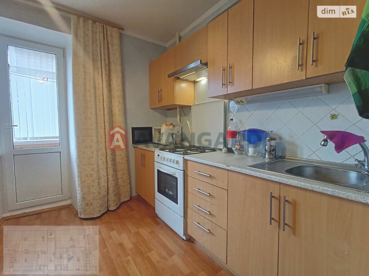 3 ��. ��������, 66/40/8 ��. �., 1/5 ������ ���� 21