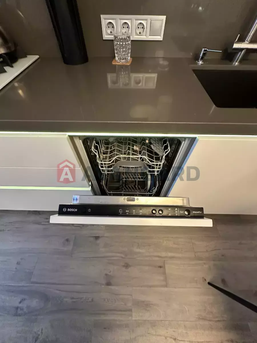 2 ��. ��������, 57/32/17 ��. �., 6/12 ������ ���� 3