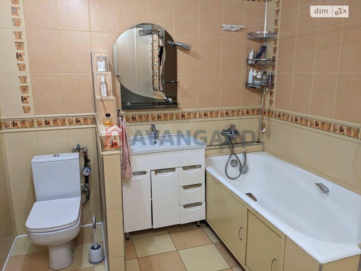 2 ��. ��������, 100/-/- ��. �., 4/5 ������ ���� 19