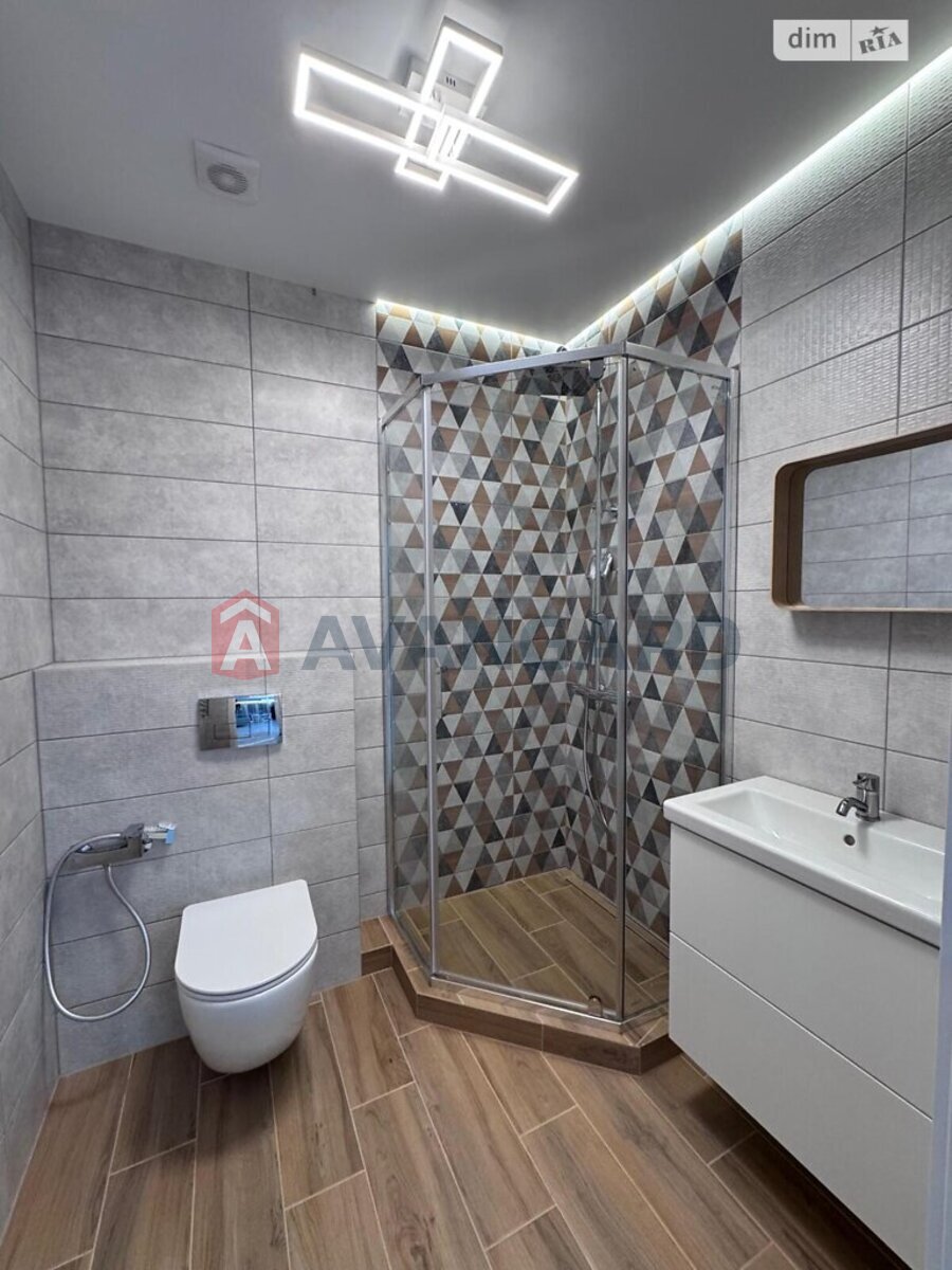 2 ��. ��������, 56/-/25 ��. �., 9/10 ������ ���� 8