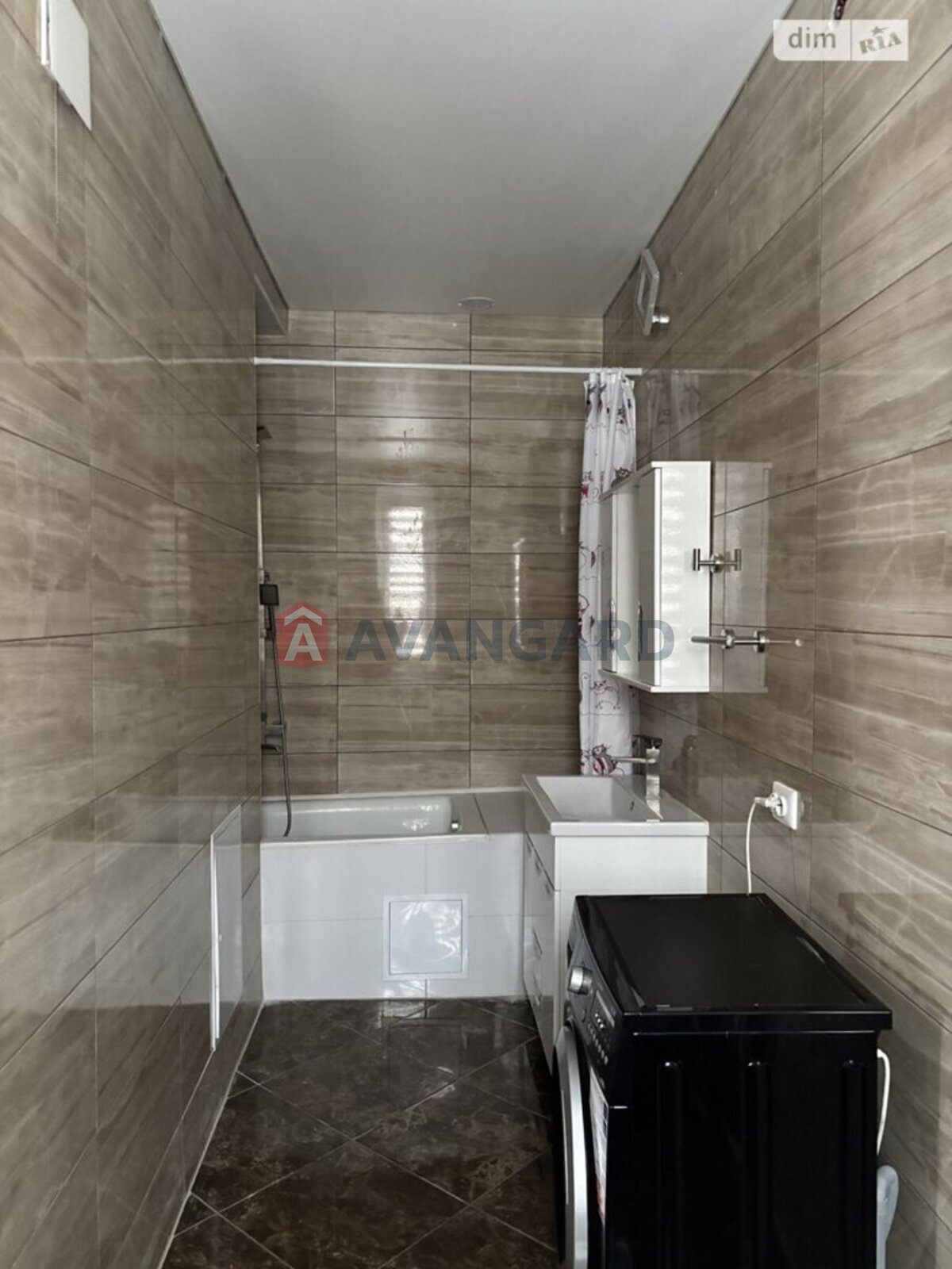 3 ��. ��������, 74/-/- ��. �., 2/4 ������ ���� 9