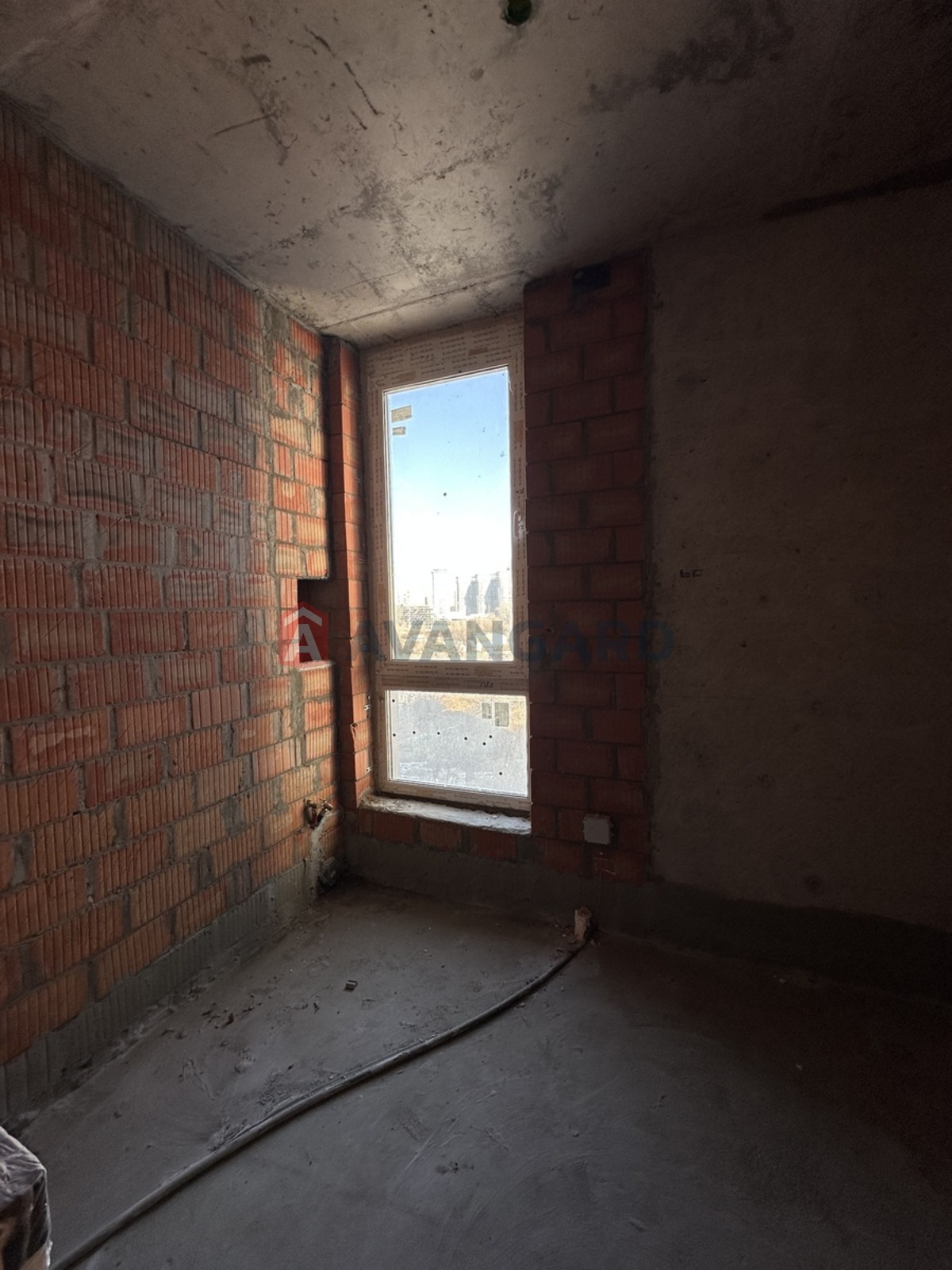 3 ��. ��������, 107/48/33 ��. �., 6/26 ������ ���� 9