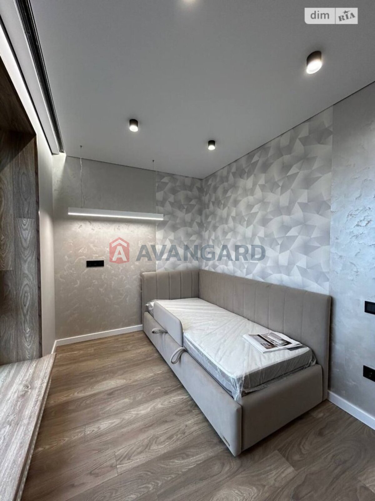 2 ��. ��������, 61/31/20 ��. �., 4/10 ������ ���� 15