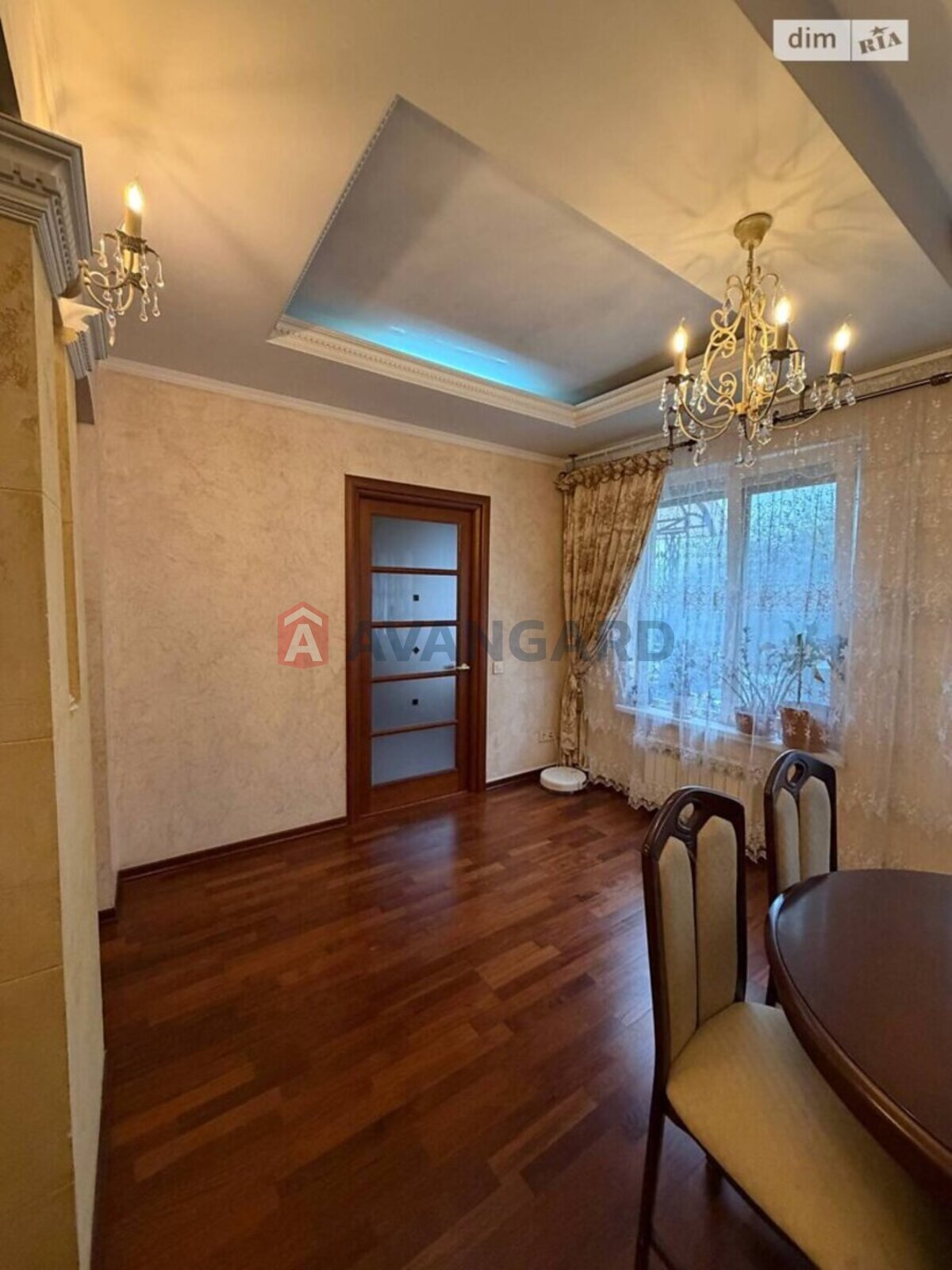 4 ��. ��������, 103/70/- ��. �., 1/3 ������ ���� 10
