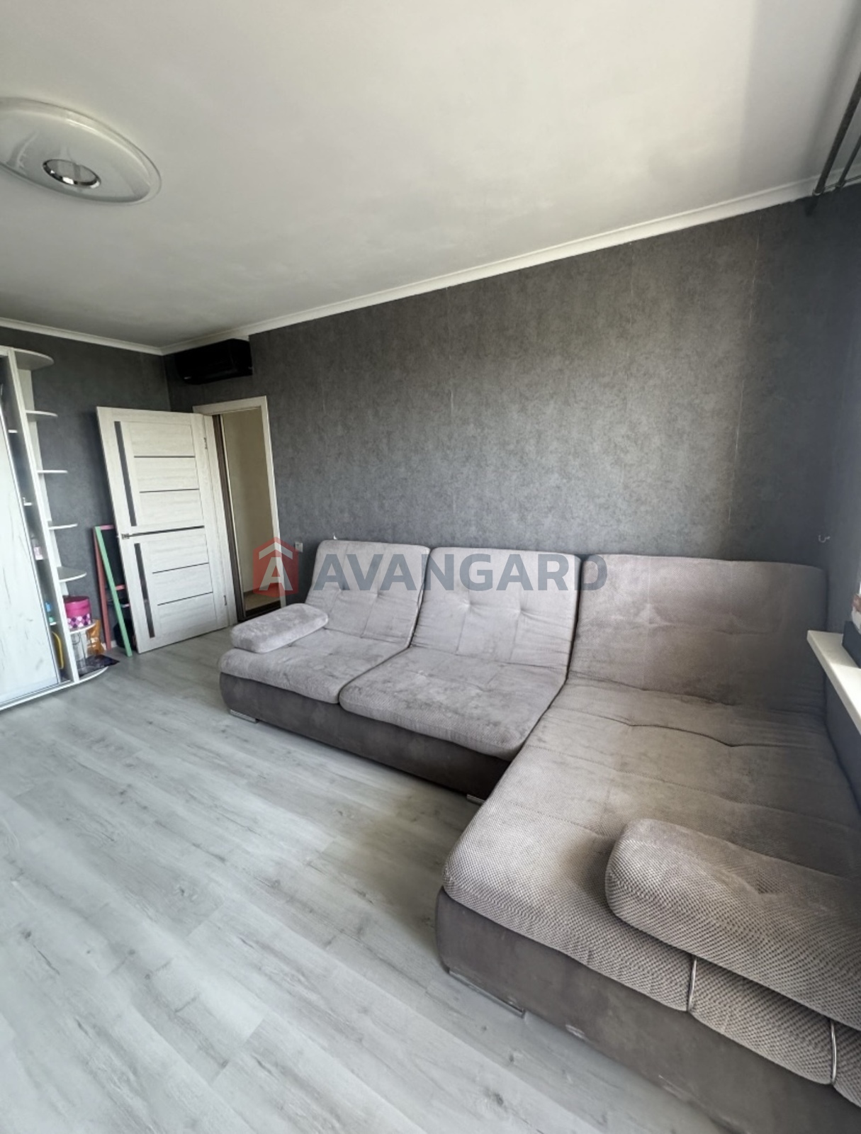 2 ��. ��������, 48/43/12 ��. �., 9/10 ������ ���� 8