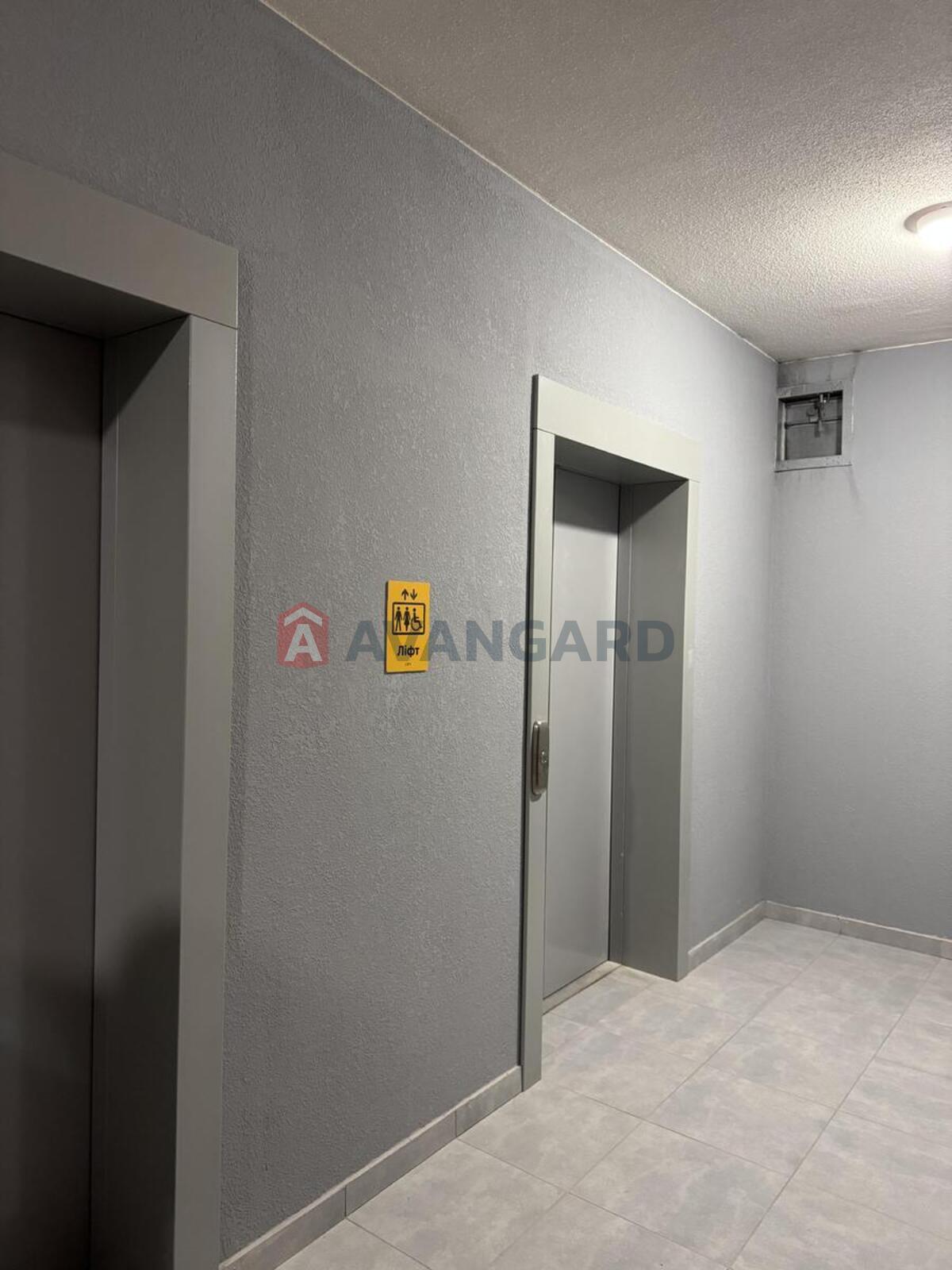 3 ��. ��������, 55/25/19 ��. �., 5/21 ������ ���� 18