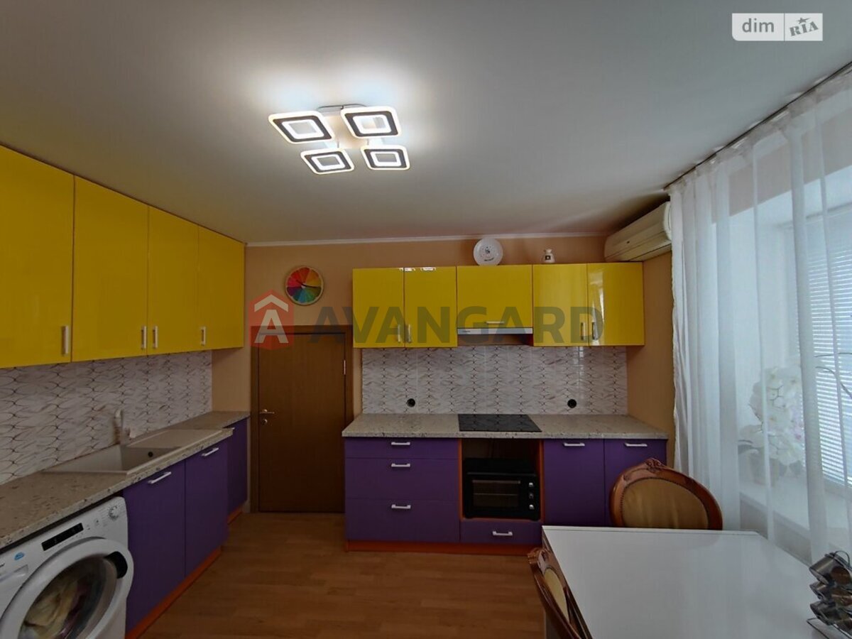 3 ��. ��������, 120/67/14 ��. �., 7/7 ������ ���� 4