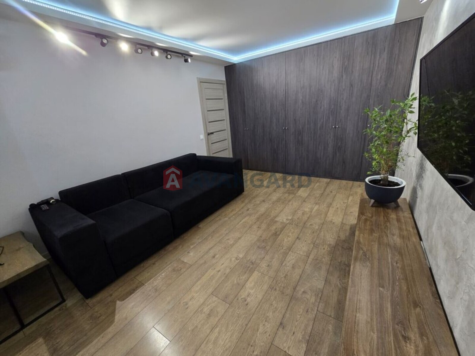 2 ��. ��������, 50/-/8 ��. �., 8/9 ������ ���� 1