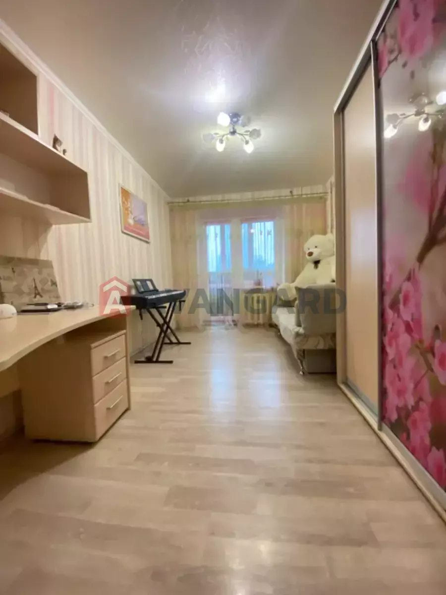 4 ��. ��������, 103/-/- ��. �., 4/9 ������ ���� 14