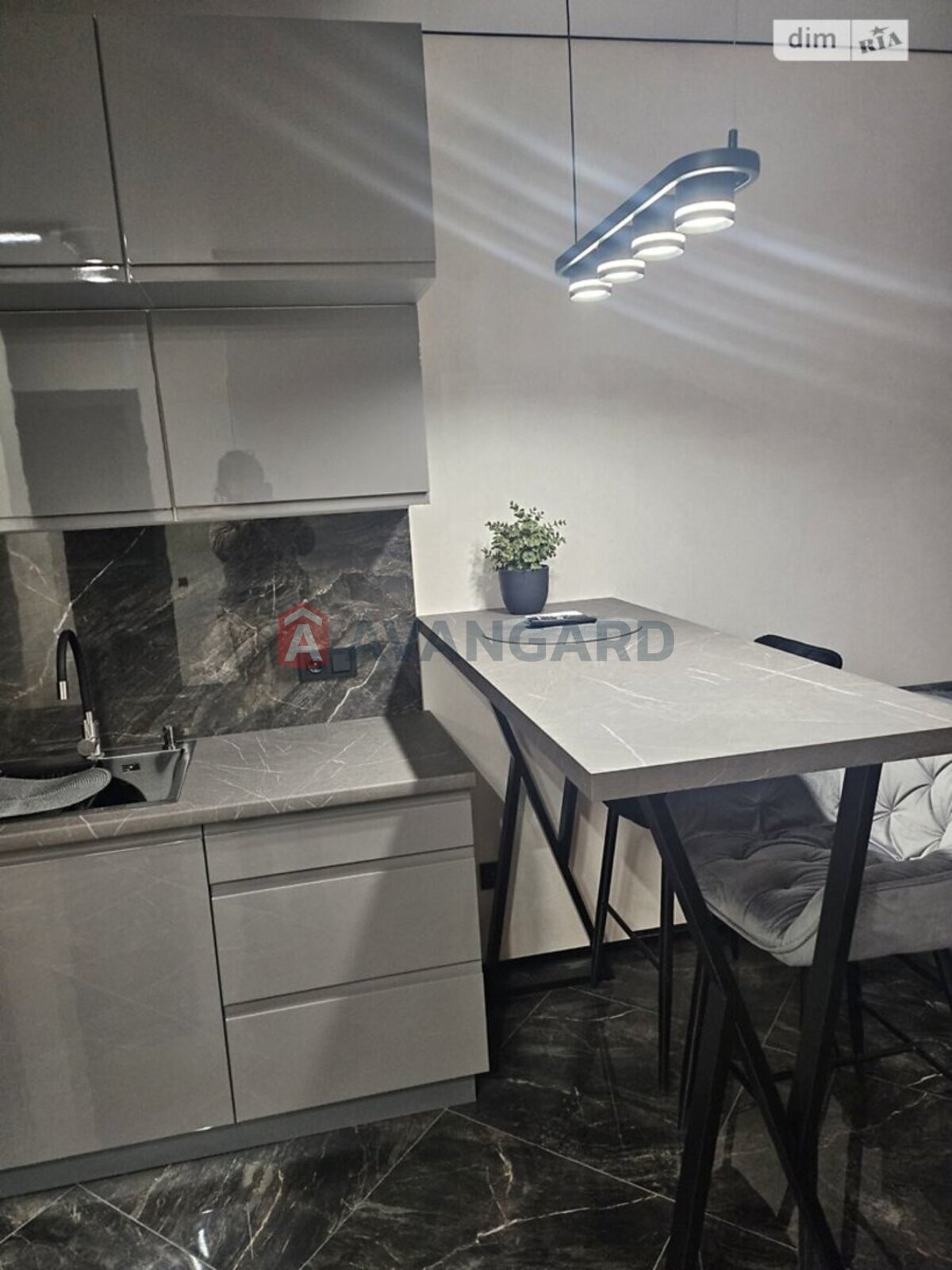 1 ��. ��������, 48/14/24 ��. �., 2/16 ������ ���� 17