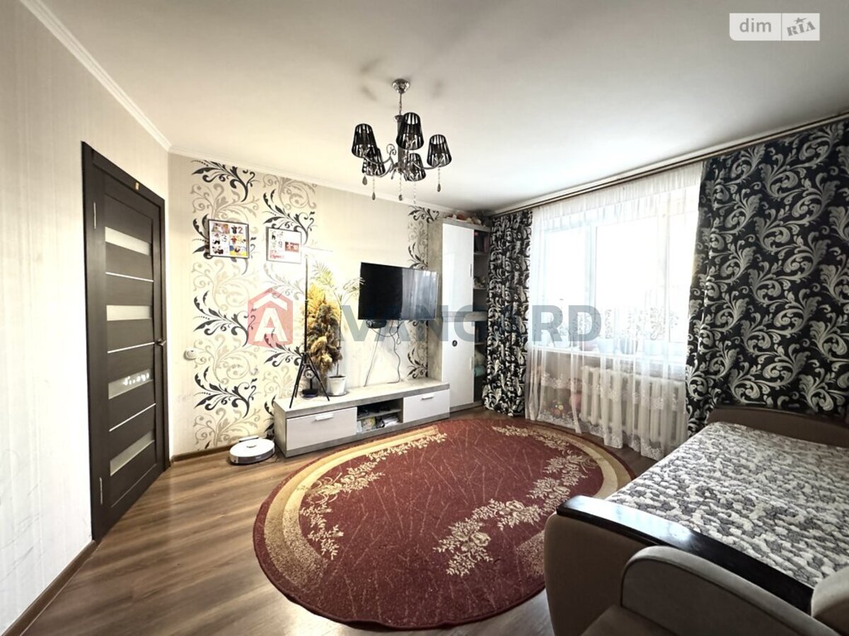 1 ����. ��������, 37/20/8 ��. �., 7/9 ���� ���� 4