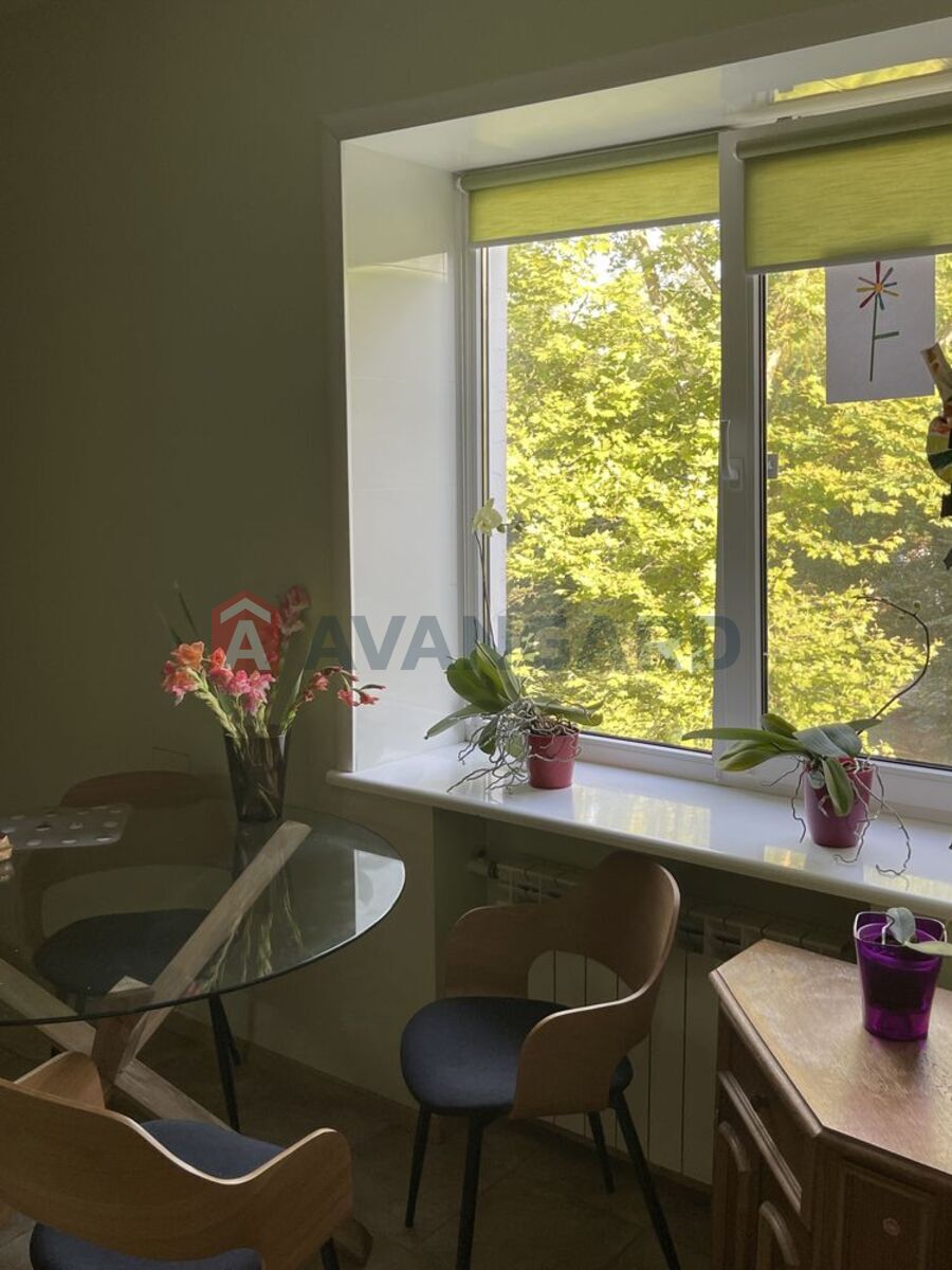 4 ��. ��������, 90/63/14 ��. �., 3/4 ������ ���� 3