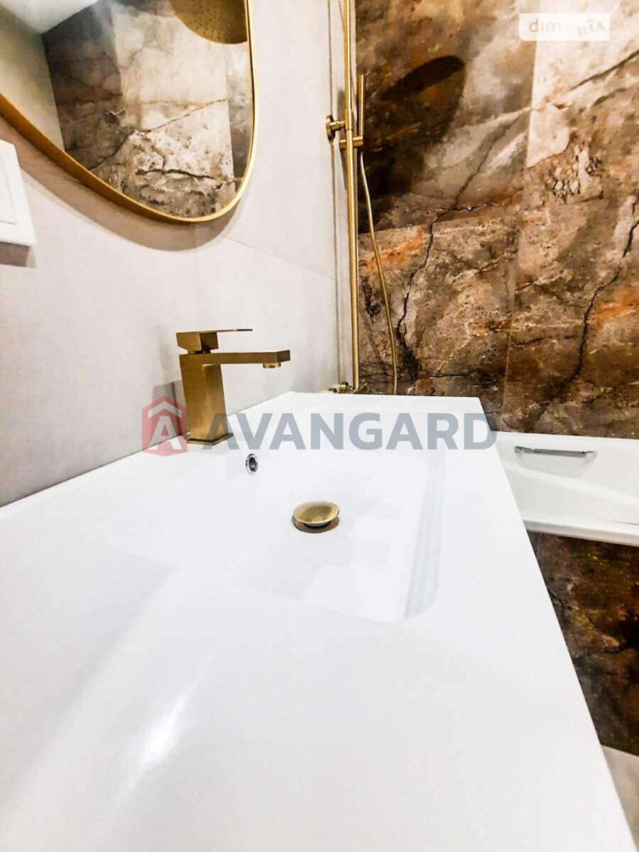 3 ��. ��������, 87/50/14 ��. �., 9/10 ������ ���� 6