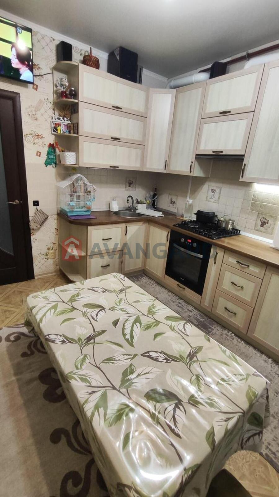 1 ��. ��������, 38/18/10 ��. �., 4/9 ������ ���� 3