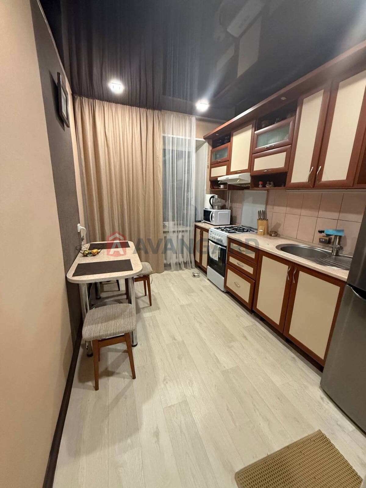 3 ��. ��������, 69/38/10 ��. �., 4/9 ������ ���� 17