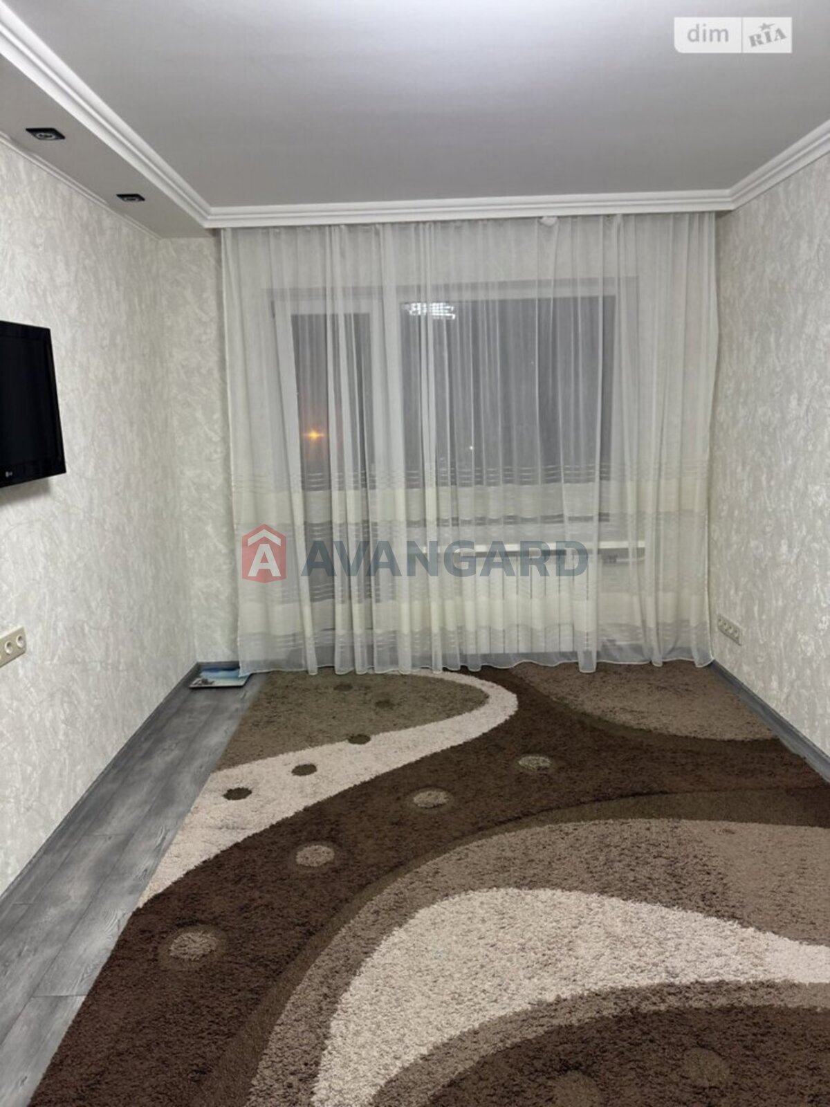 3 ��. ��������, 68/42/8 ��. �., 4/9 ������ ���� 15