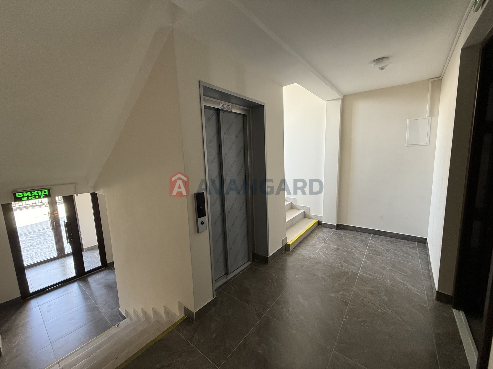 1 ��. ��������, 39,2/17,6/6.3 ��. �., 6/9 ������ ���� 6