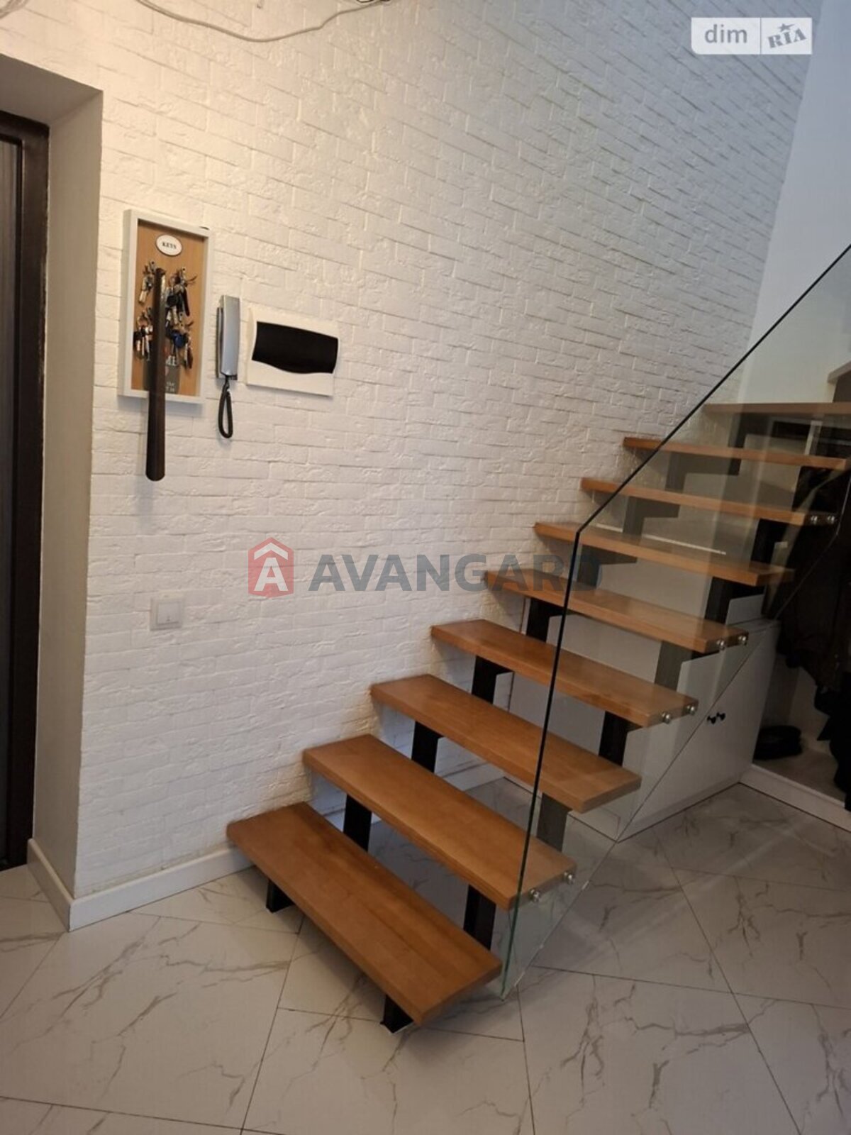 2 ��. ��������, 86/60/20 ��. �., 10/11 ������ ���� 8