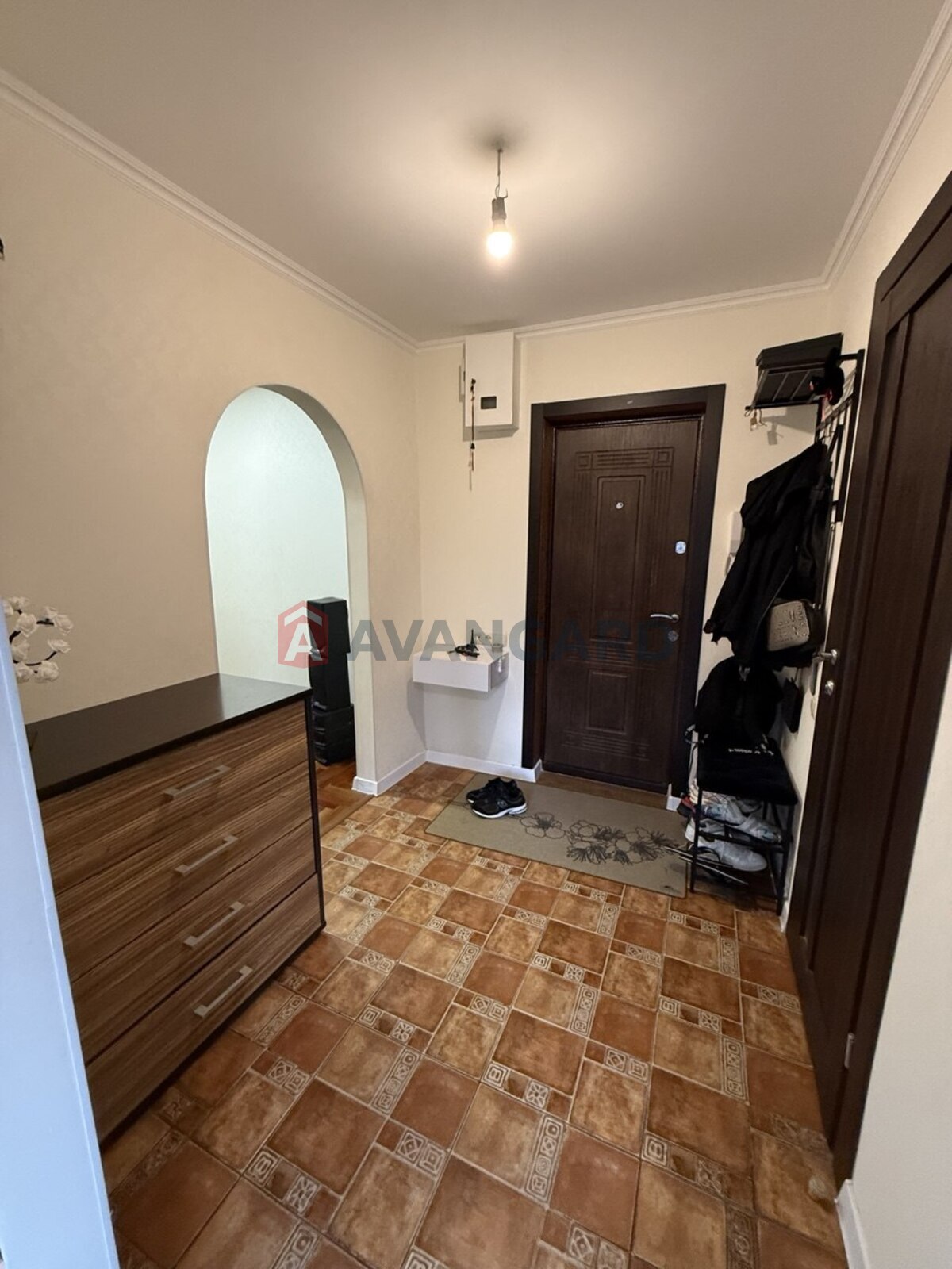 3 ����. ��������, 67/-/8 ��. �., 5/9 ���� ���� 27