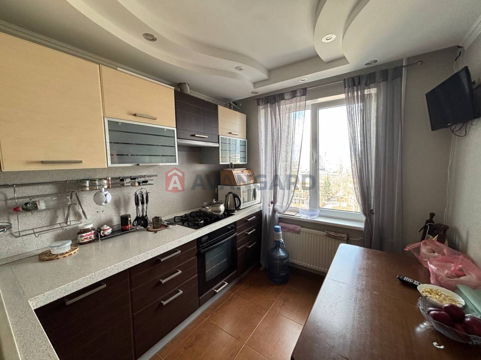 3 ��. ��������, 65/-/- ��. �., 8/10 ������ ���� 9