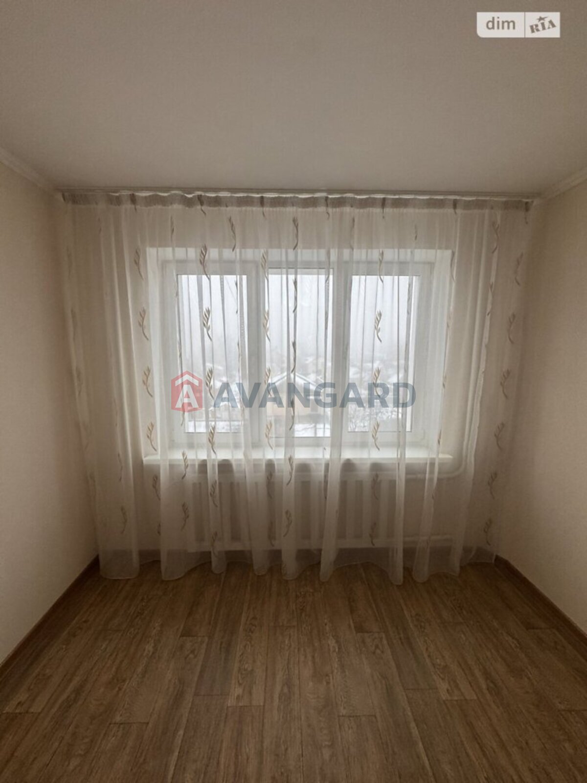 3 ����. ��������, 64/45/8 ��. �., 5/10 ���� ���� 27