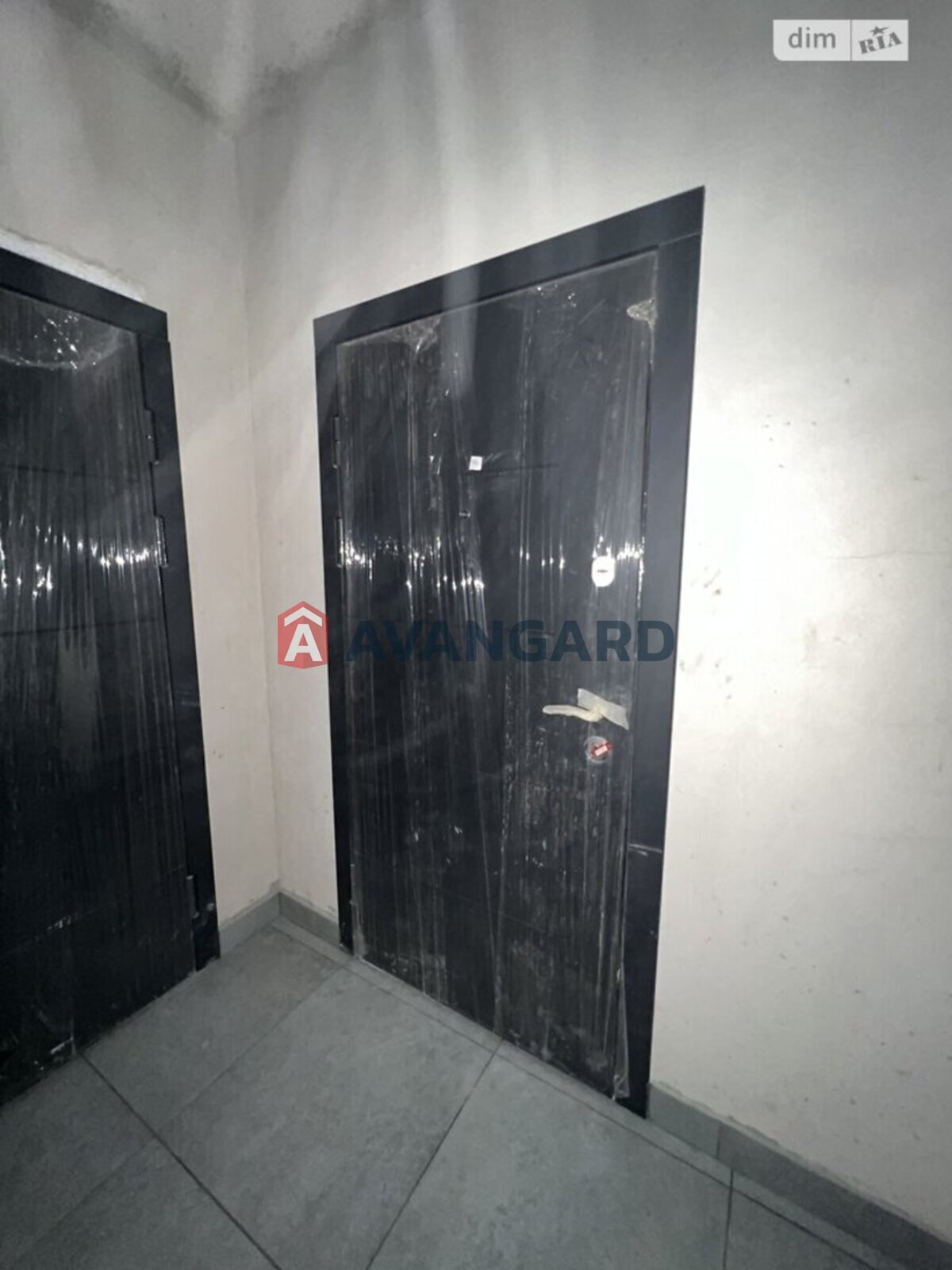 1 ��. ��������, 54/-/28 ��. �., 9/10 ������ ���� 11