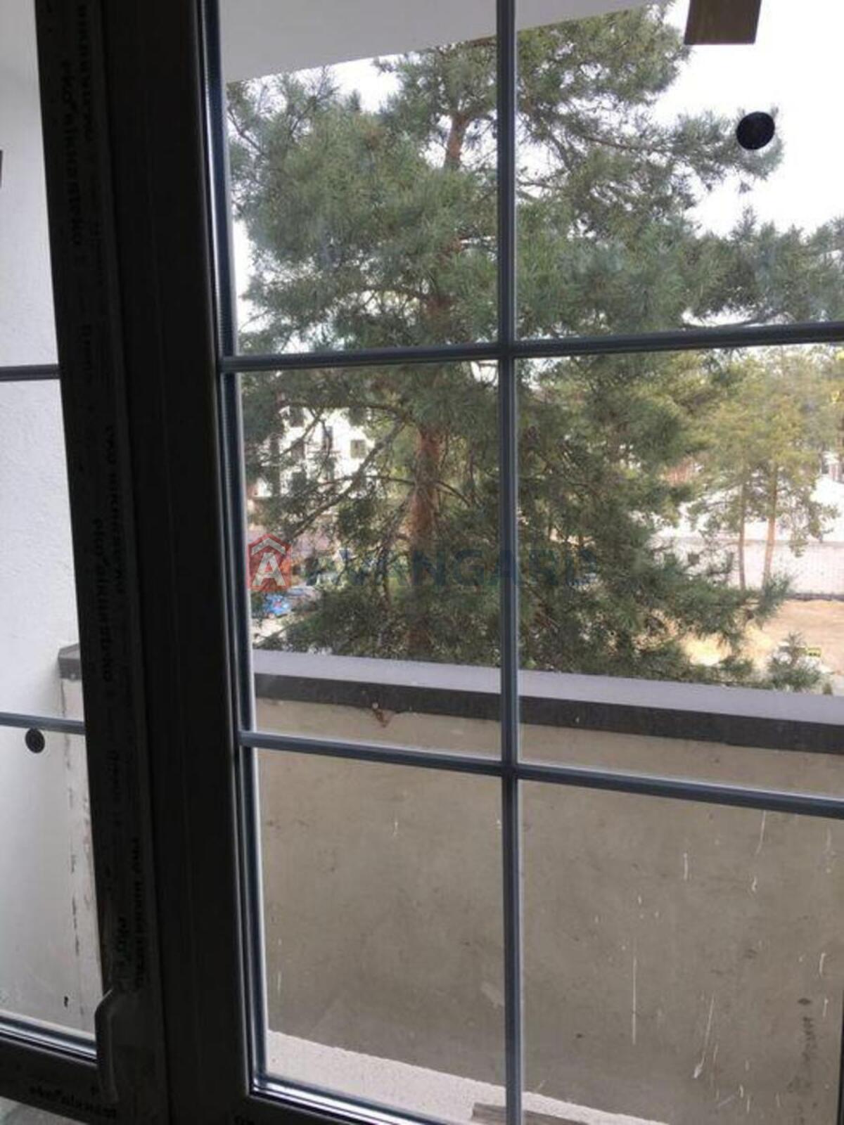 3 ��. ��������, 130/-/42 ��. �., 4/5 ������ ���� 18