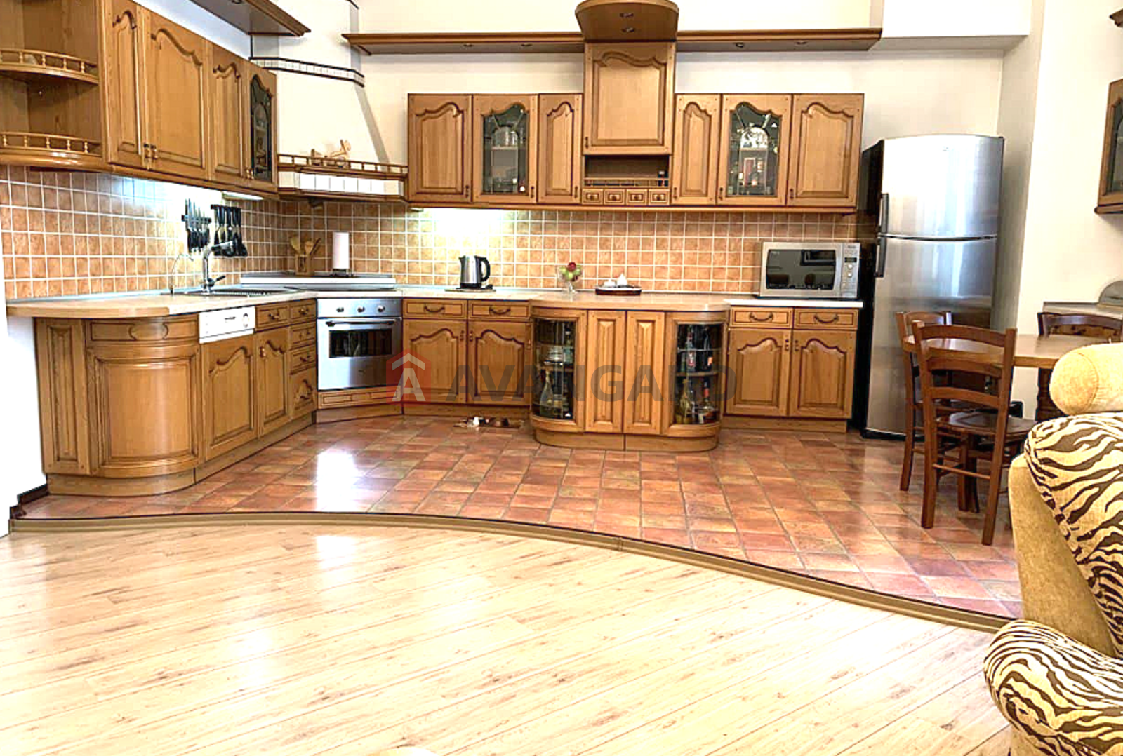 5 ��. ��������, 170/-/30 ��. �., 2/3 ������ ���� 9