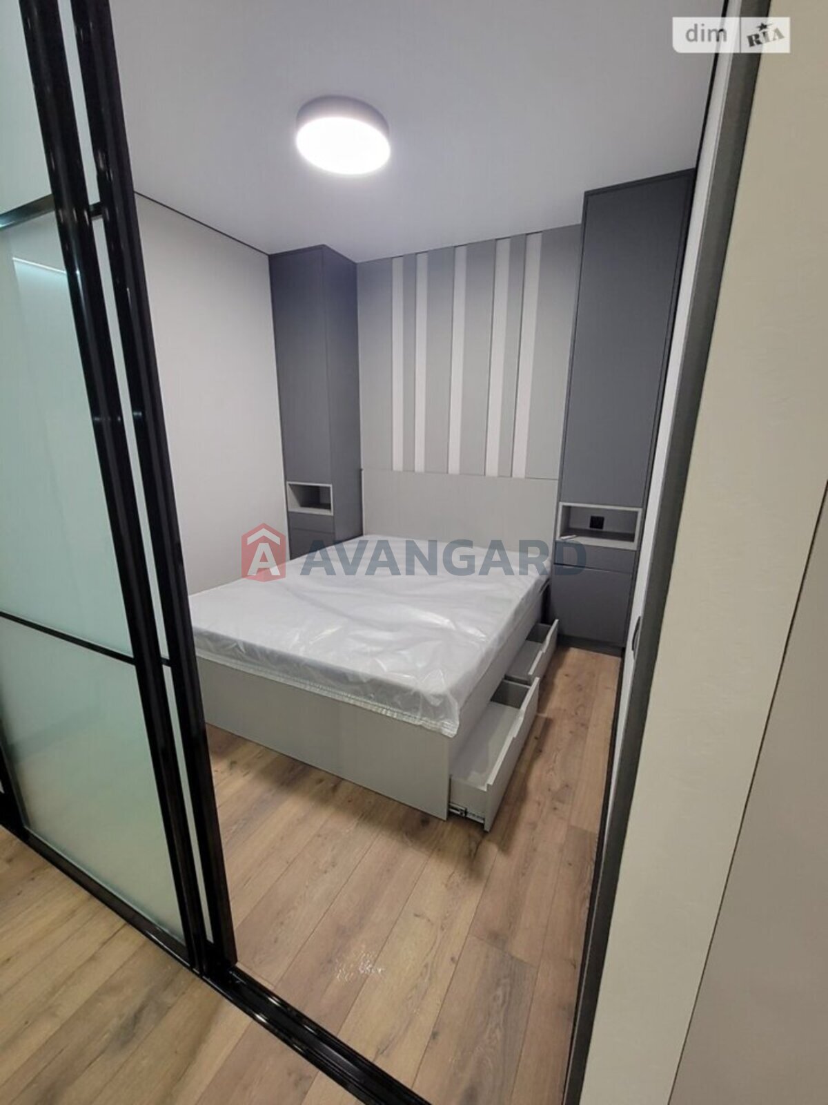 1 ��. ��������, 48/17/22 ��. �., 10/10 ������ ���� 5