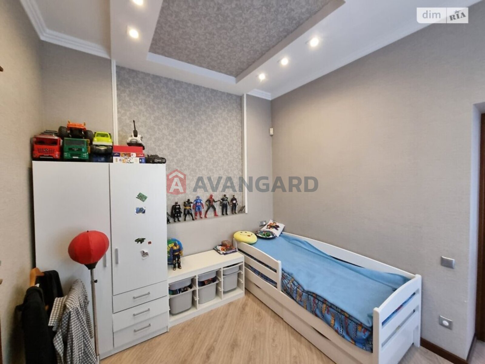 3 ��. ��������, 79/30/10 ��. �., 3/3 ������ ���� 17