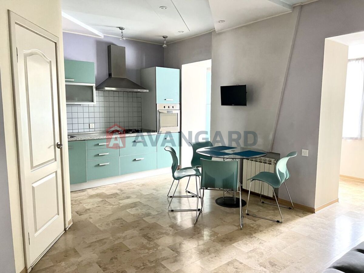 3 ����. ��������, 86/52/22 ��. �., 4/5 ���� ���� 11