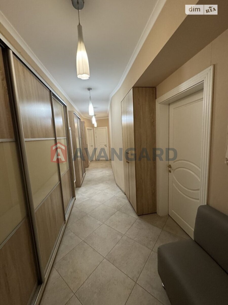 3 ��. ��������, 82/48/10 ��. �., 5/5 ������ ���� 4