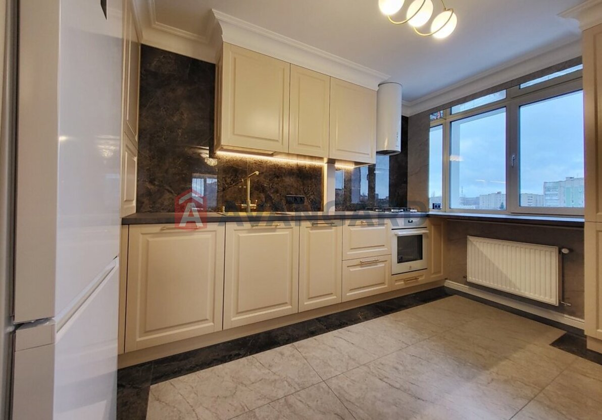 2 ��. ��������, 82/-/- ��. �., 8/9 ������ ���� 11