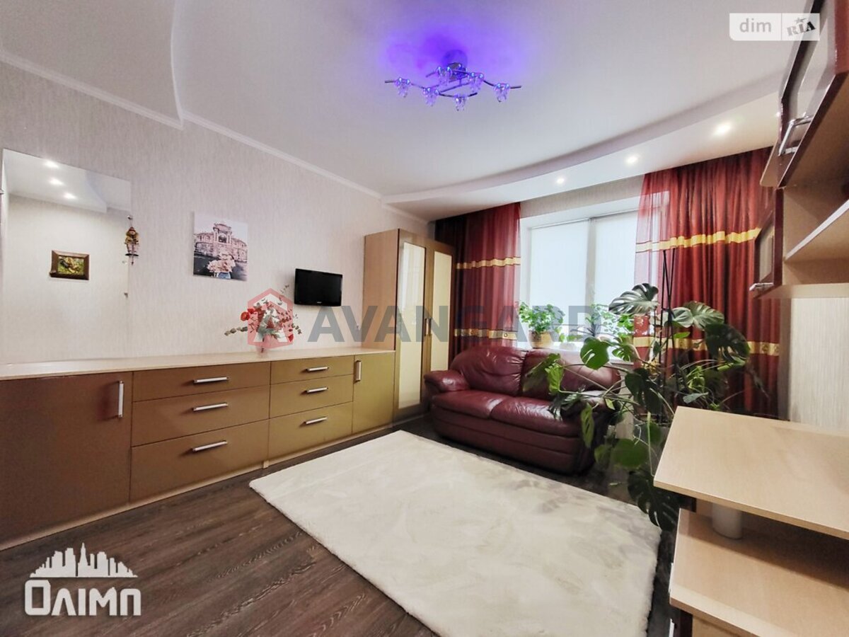 3 ��. ��������, 100/-/- ��. �., 7/9 ������ ���� 5