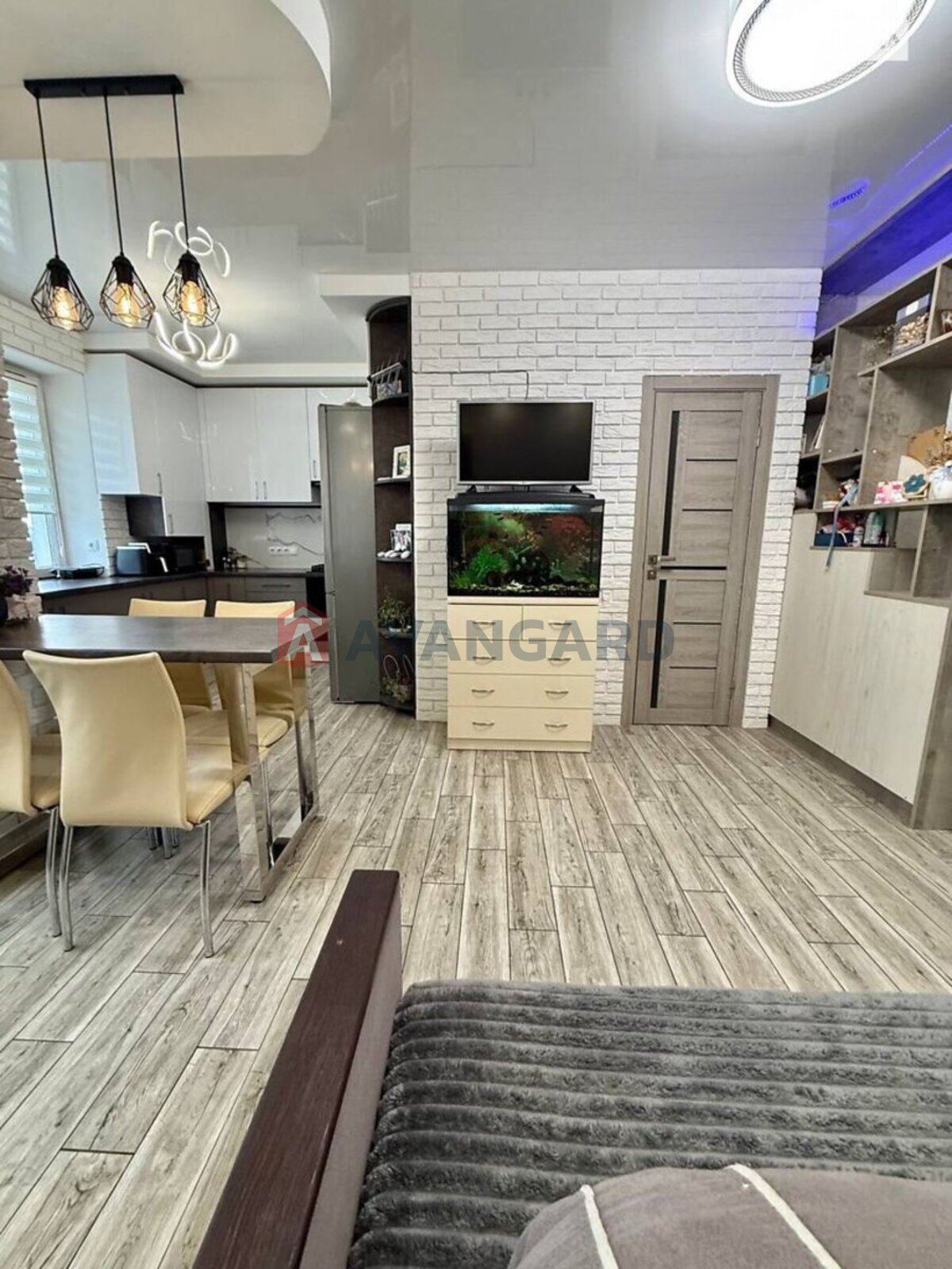 1 ��. ��������, 58/-/- ��. �., 7/10 ������ ���� 4