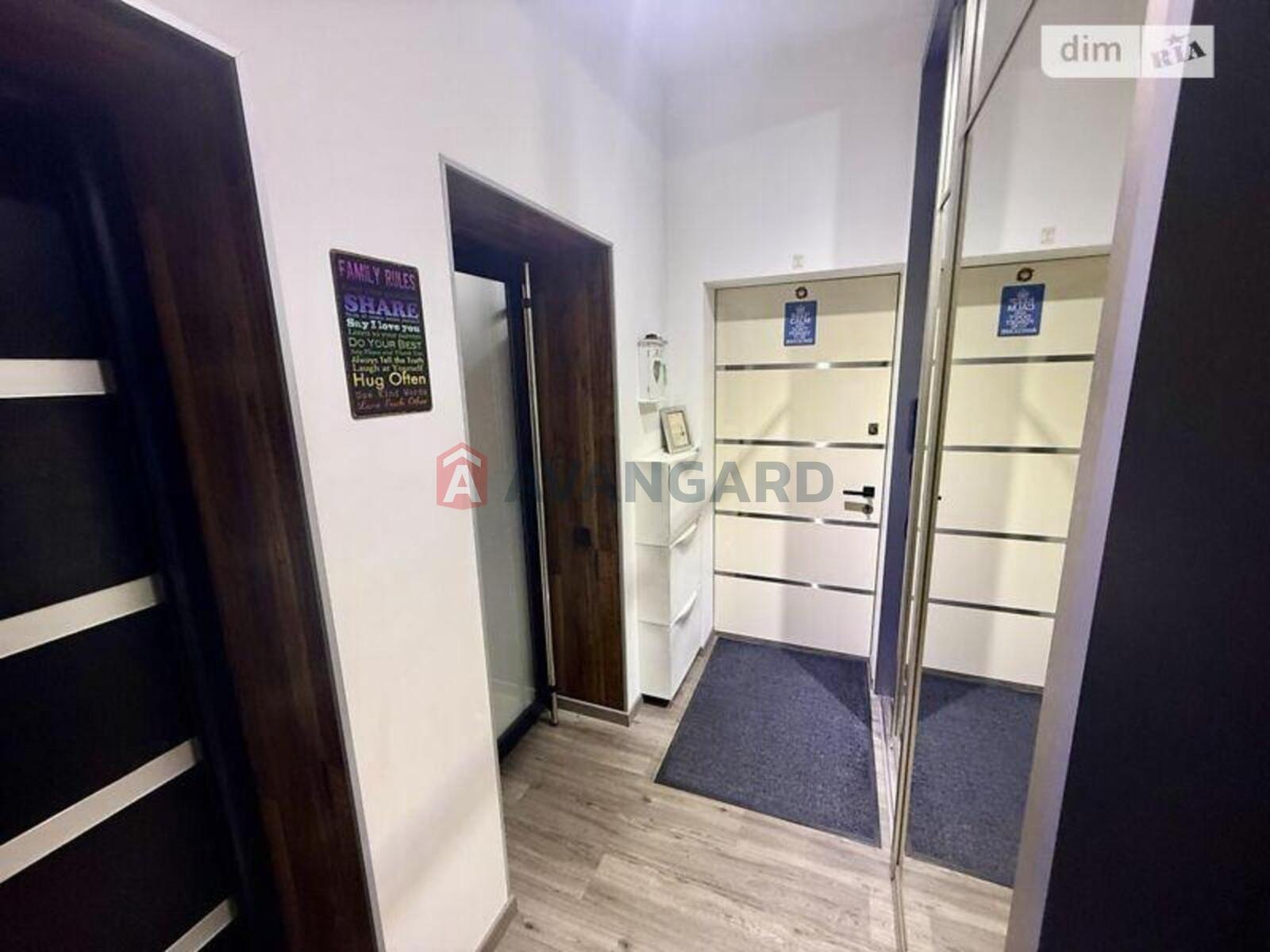 2 ��. ��������, 53/18/25 ��. �., 3/5 ������ ���� 12