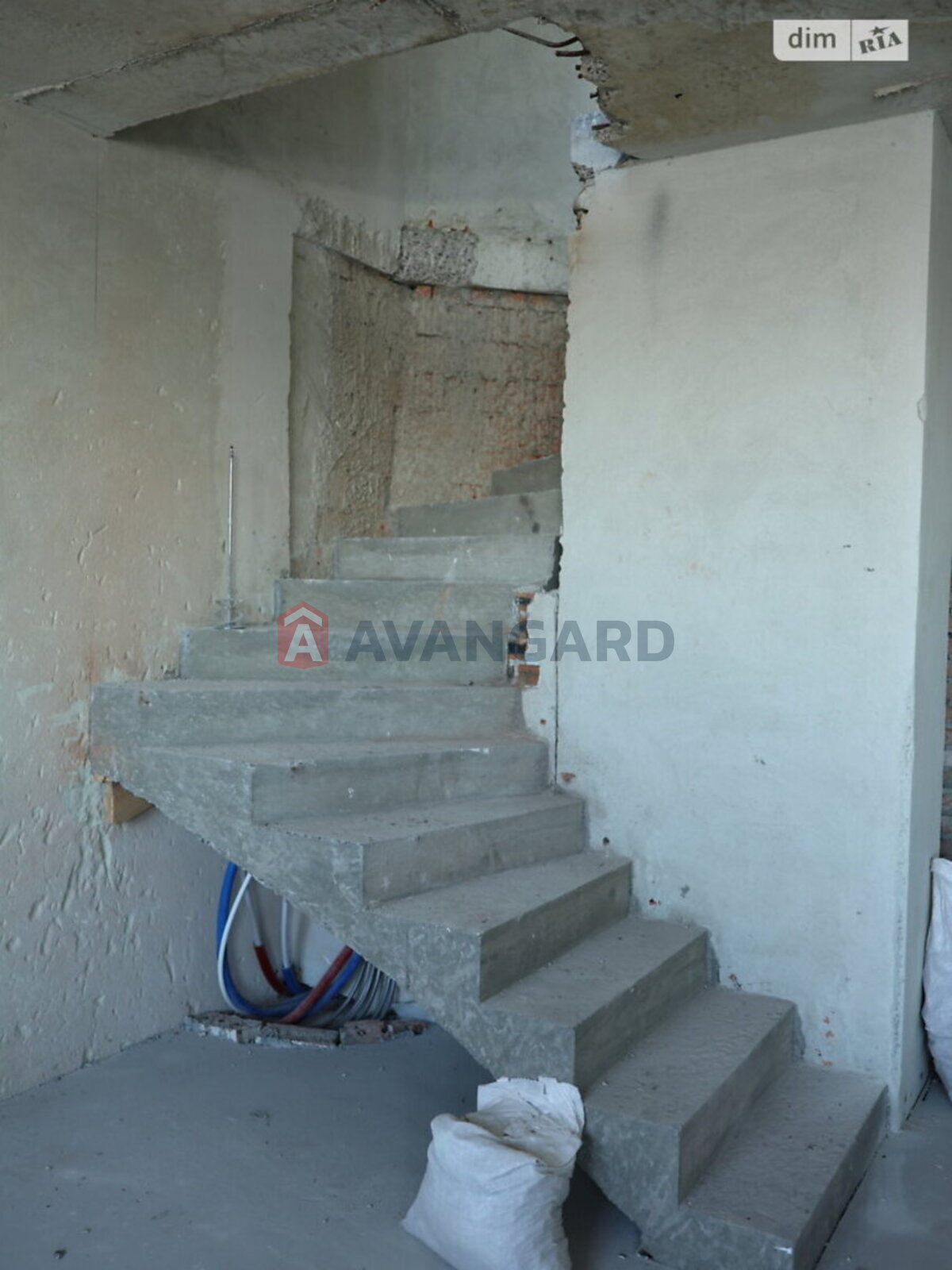 3 ����. ��������, 91/22/34 ��. �., 9/10 ���� ���� 25